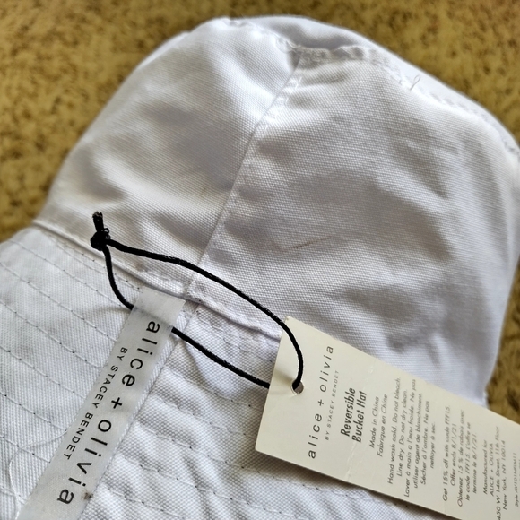 NWT Alice + Olivia Daisy Cap Reversible Bucket Cap White OS Floral Sun Cap - Picture 6 of 9